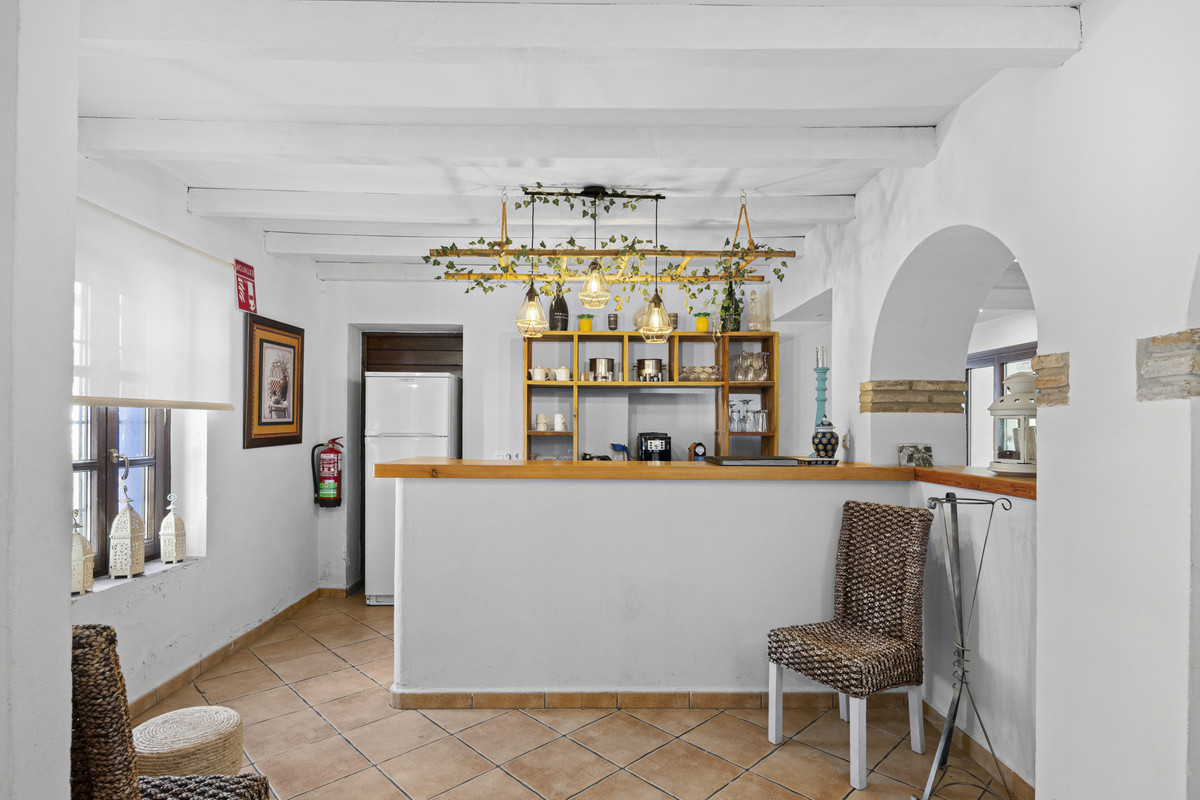 9 Bed Townhouse for sale in Gaucín Costa Del Sol, Málaga, Spain
