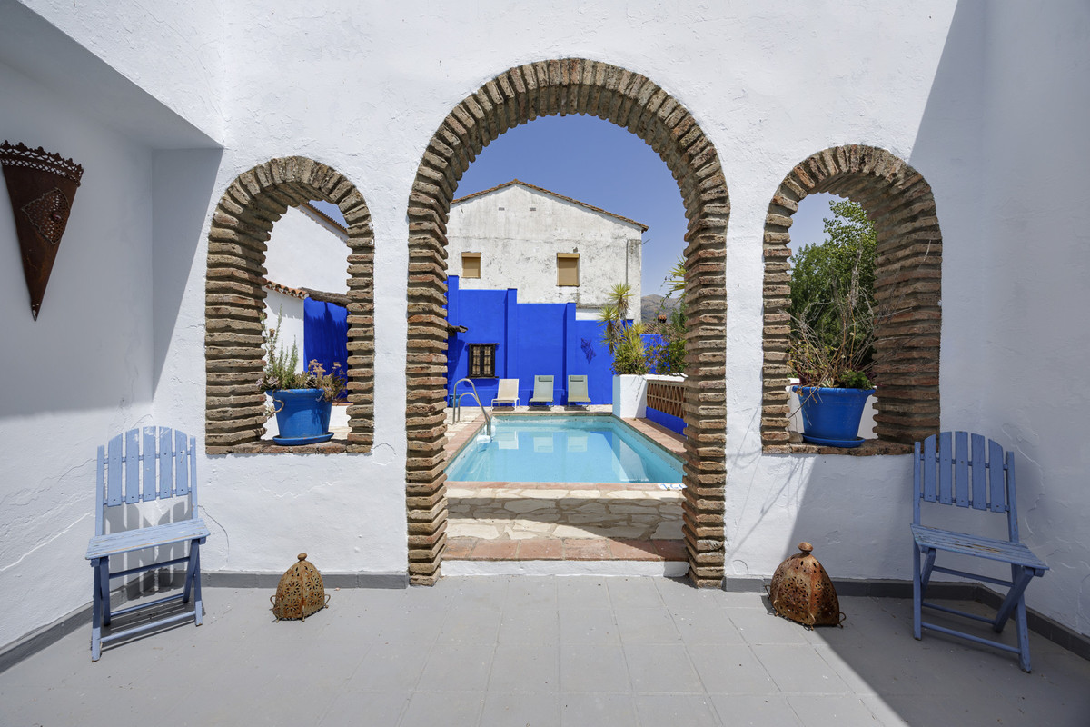 9 Bed Townhouse for sale in Gaucín Costa Del Sol, Málaga, Spain