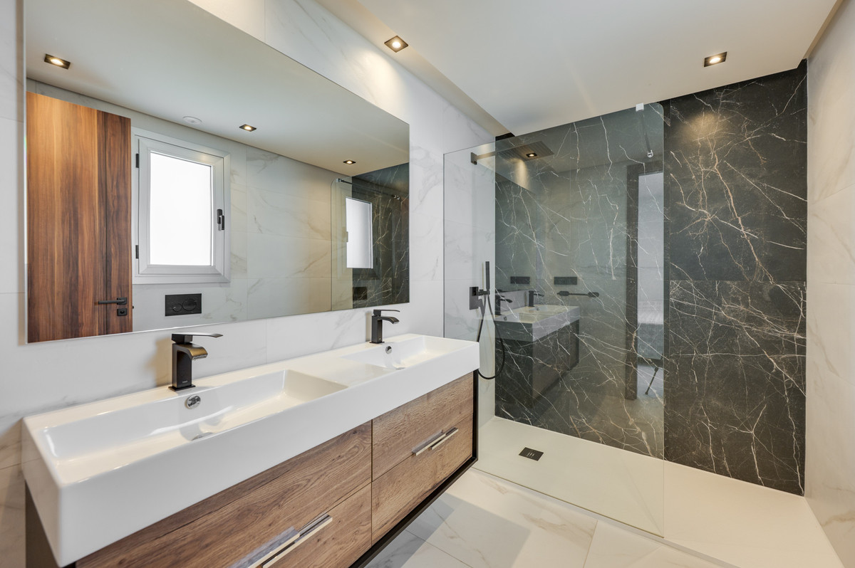 2 Bed Apartment for sale in San Pedro De Alcántara Costa Del Sol, Málaga, Spain