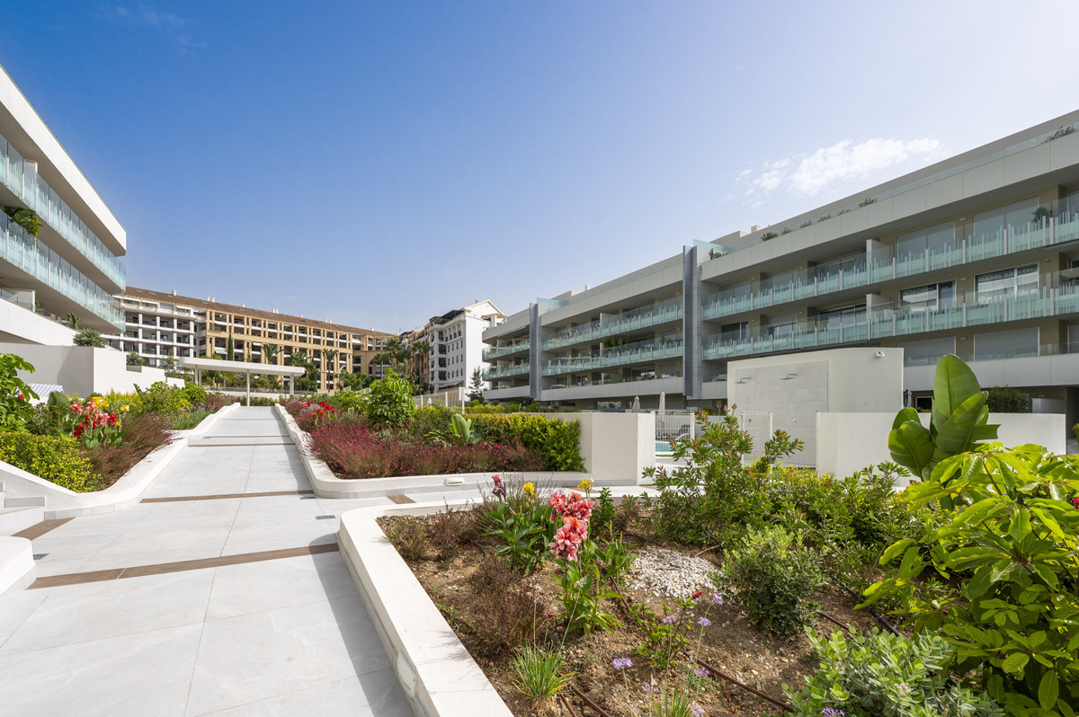 2 Bed Apartment for sale in San Pedro De Alcántara Costa Del Sol, Málaga, Spain