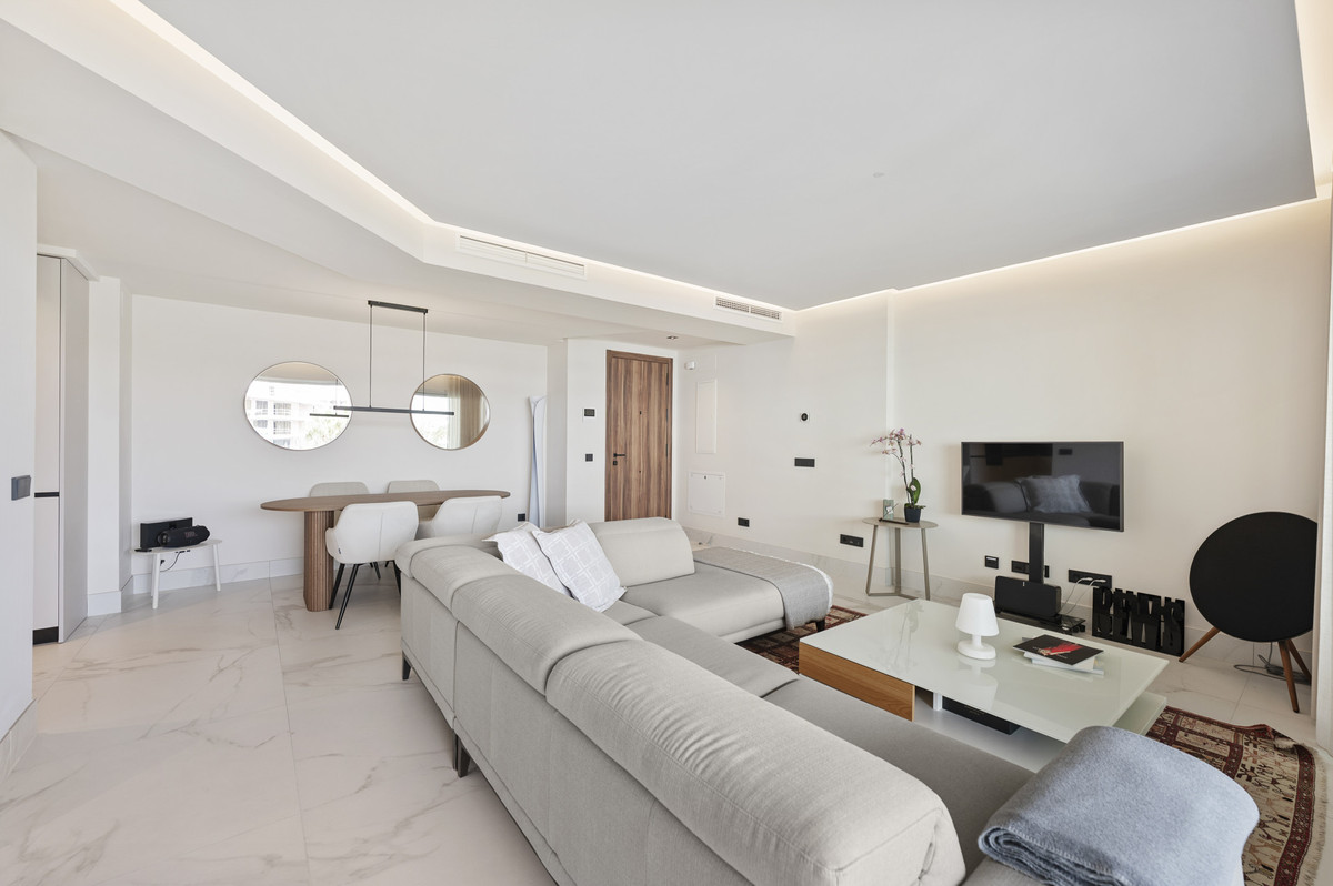2 Bed Apartment for sale in San Pedro De Alcántara Costa Del Sol, Málaga, Spain