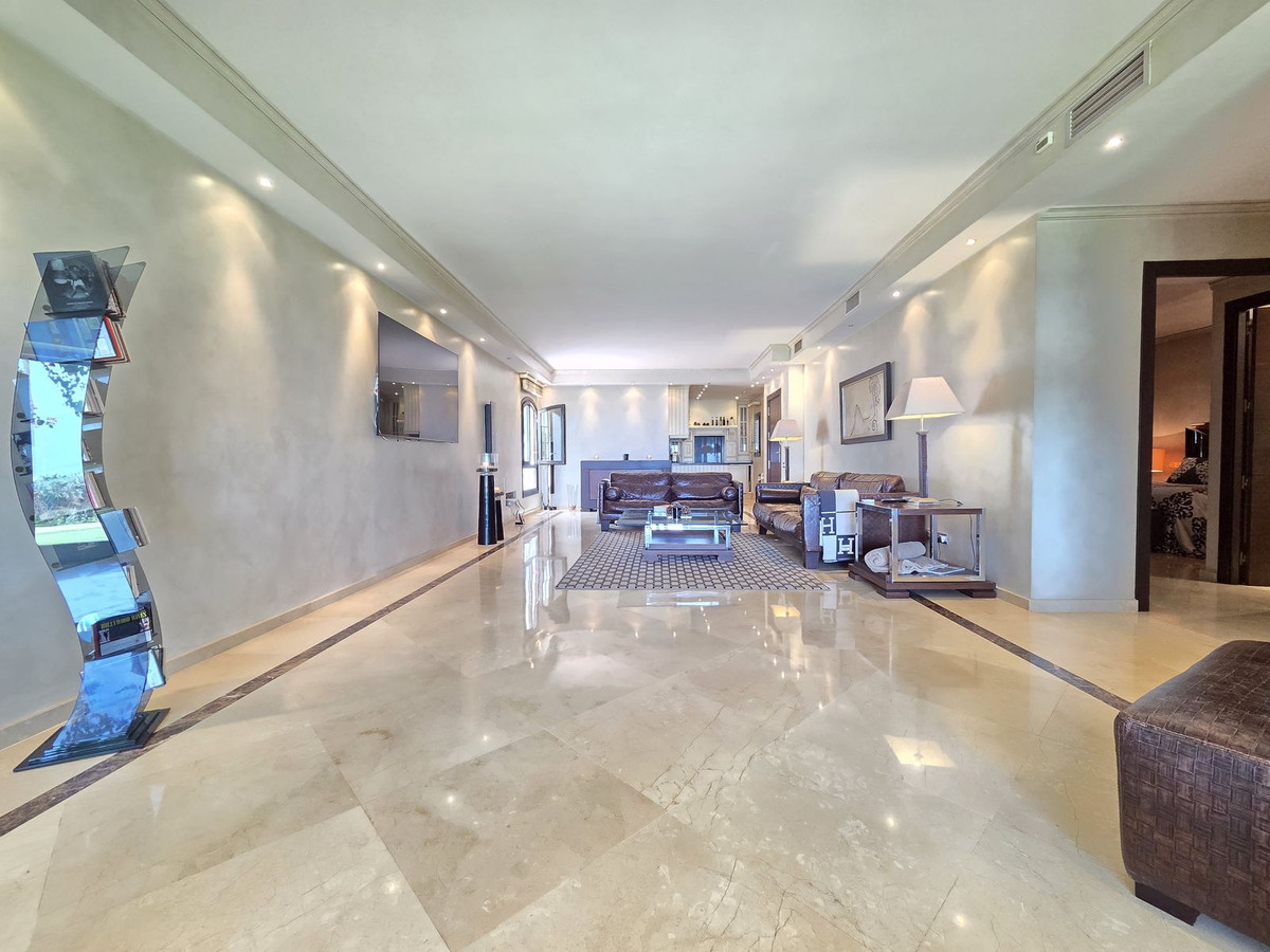 2 Bed Apartment for sale in Puerto Banús Costa Del Sol, Málaga, Spain