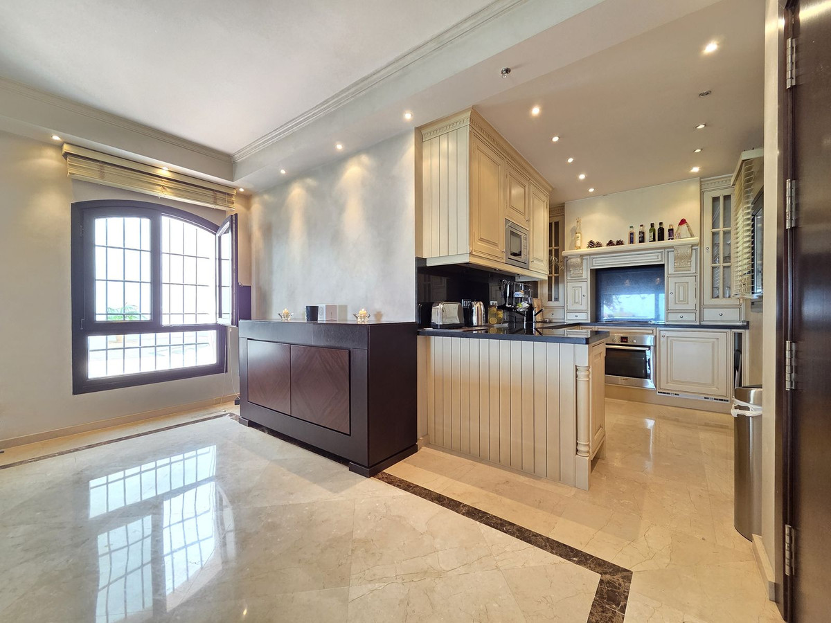 2 Bed Apartment for sale in Puerto Banús Costa Del Sol, Málaga, Spain