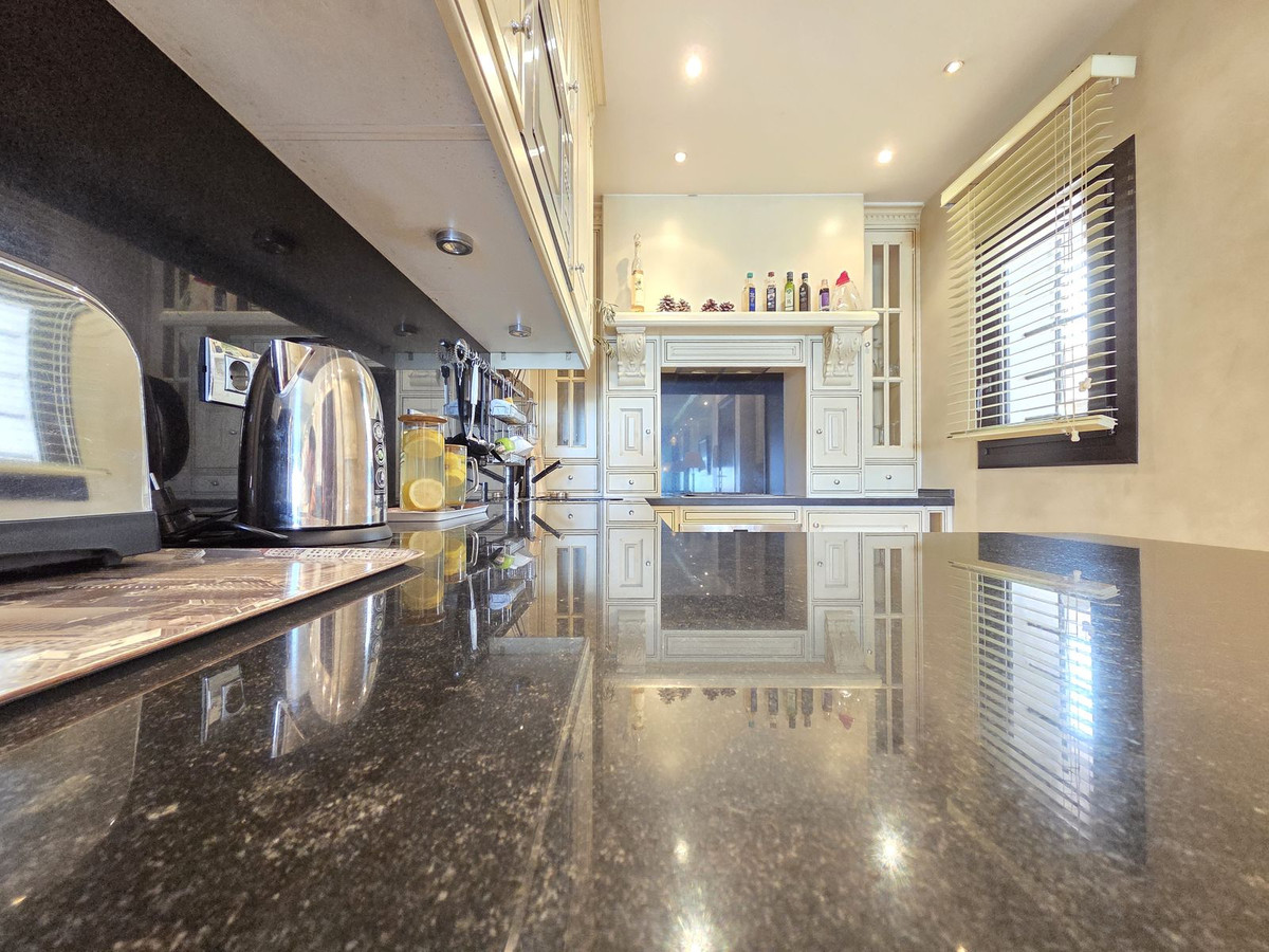 2 Bed Apartment for sale in Puerto Banús Costa Del Sol, Málaga, Spain