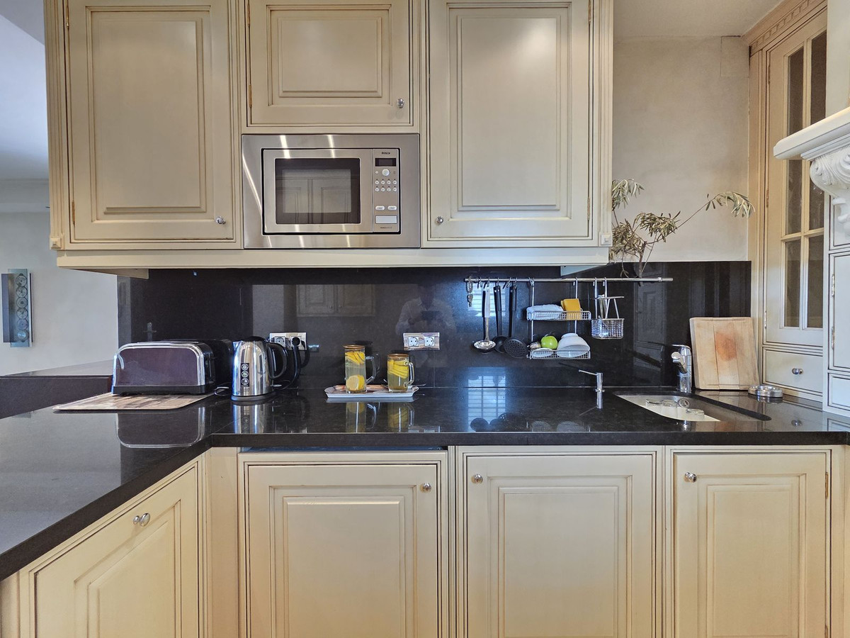 2 Bed Apartment for sale in Puerto Banús Costa Del Sol, Málaga, Spain