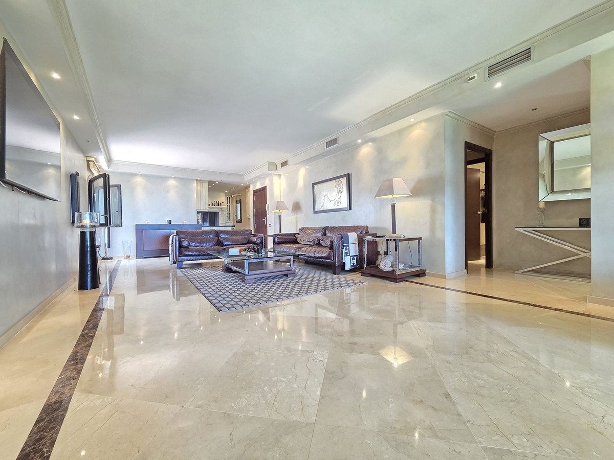 2 Bed Apartment for sale in Puerto Banús Costa Del Sol, Málaga, Spain