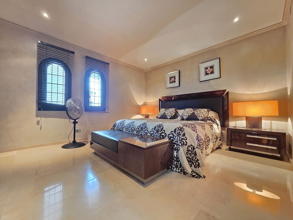 2 Bed Apartment for sale in Puerto Banús Costa Del Sol, Málaga, Spain