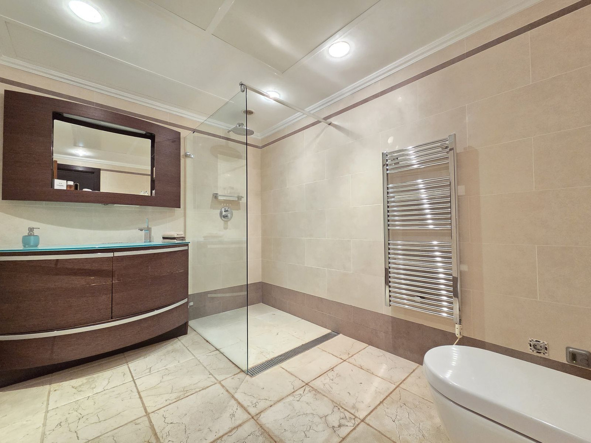 2 Bed Apartment for sale in Puerto Banús Costa Del Sol, Málaga, Spain