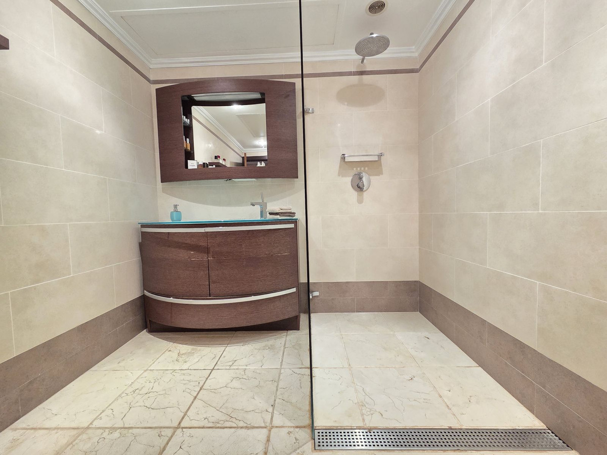 2 Bed Apartment for sale in Puerto Banús Costa Del Sol, Málaga, Spain