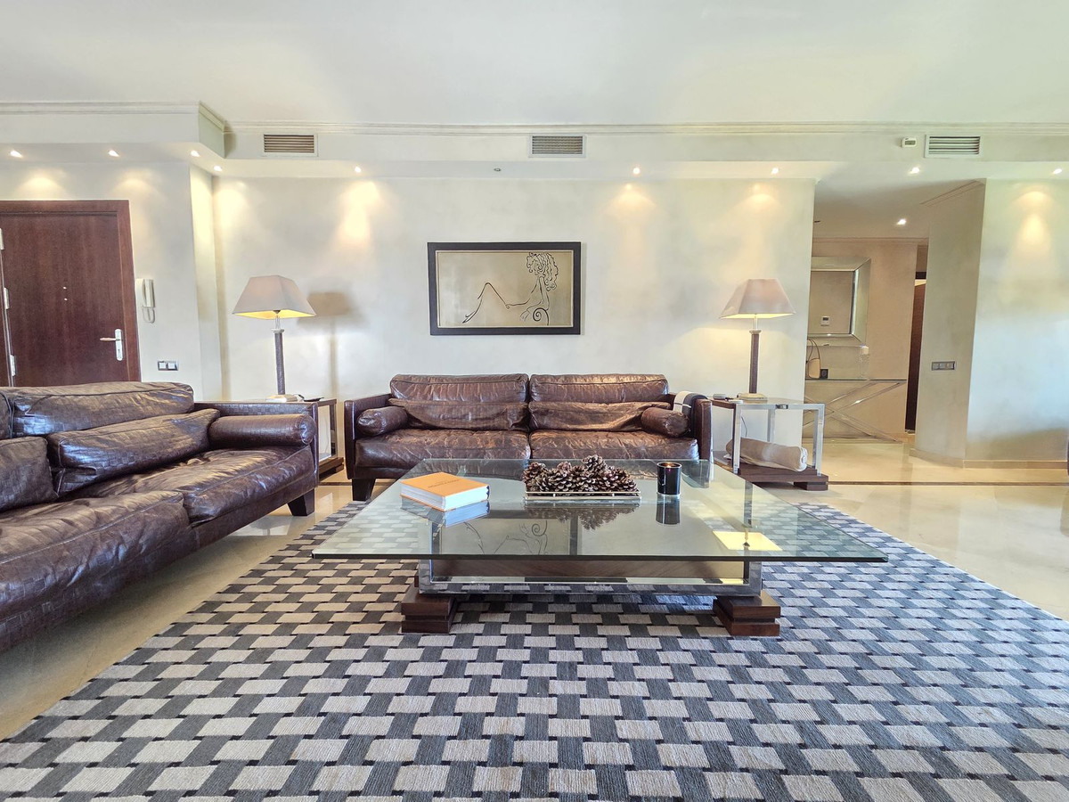 2 Bed Apartment for sale in Puerto Banús Costa Del Sol, Málaga, Spain