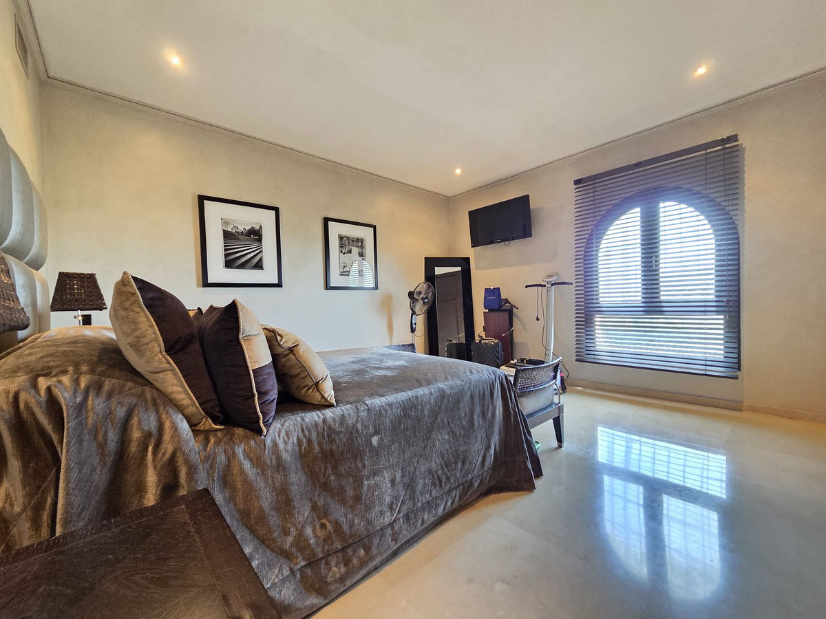 2 Bed Apartment for sale in Puerto Banús Costa Del Sol, Málaga, Spain