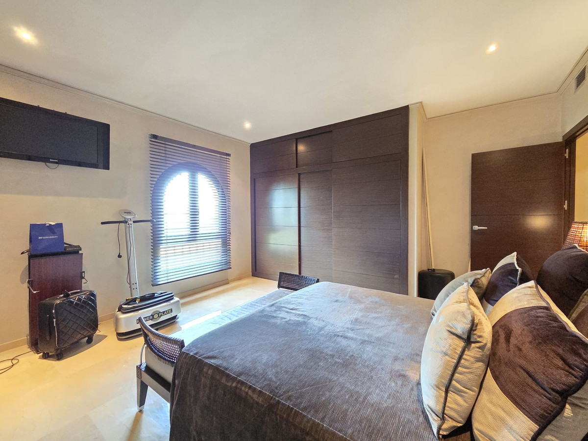 2 Bed Apartment for sale in Puerto Banús Costa Del Sol, Málaga, Spain
