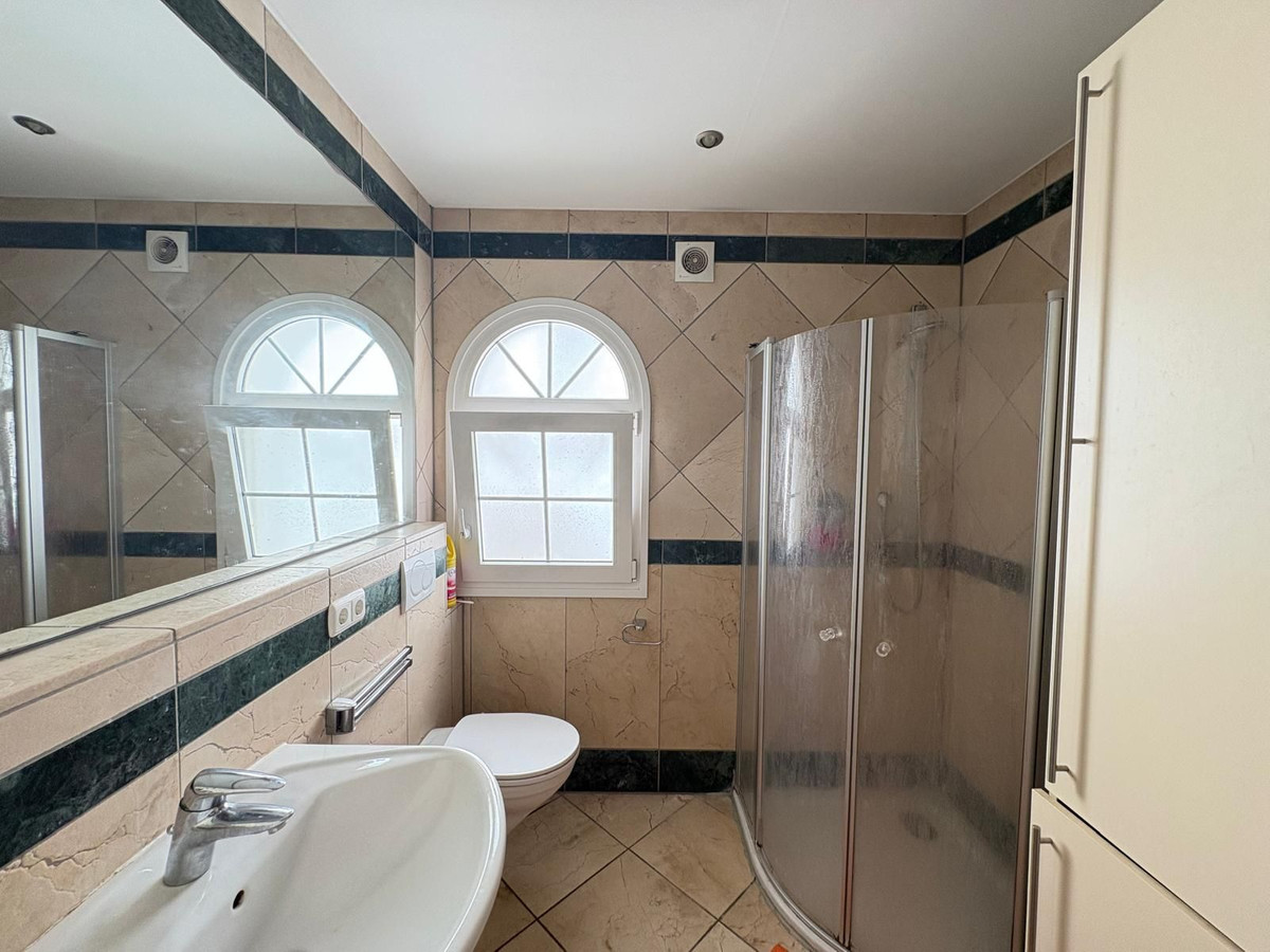 Se vende Apartamento en Planta Última de 2 dormitorios en Costa Del Sol, Málaga, España