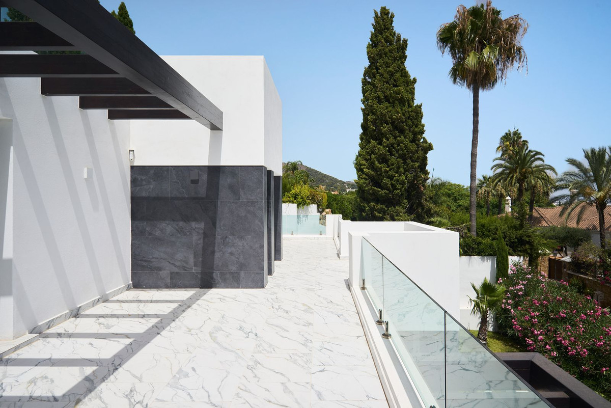 5 Bed Townhouse for sale in Sierra Blanca Costa Del Sol, Málaga, Spain
