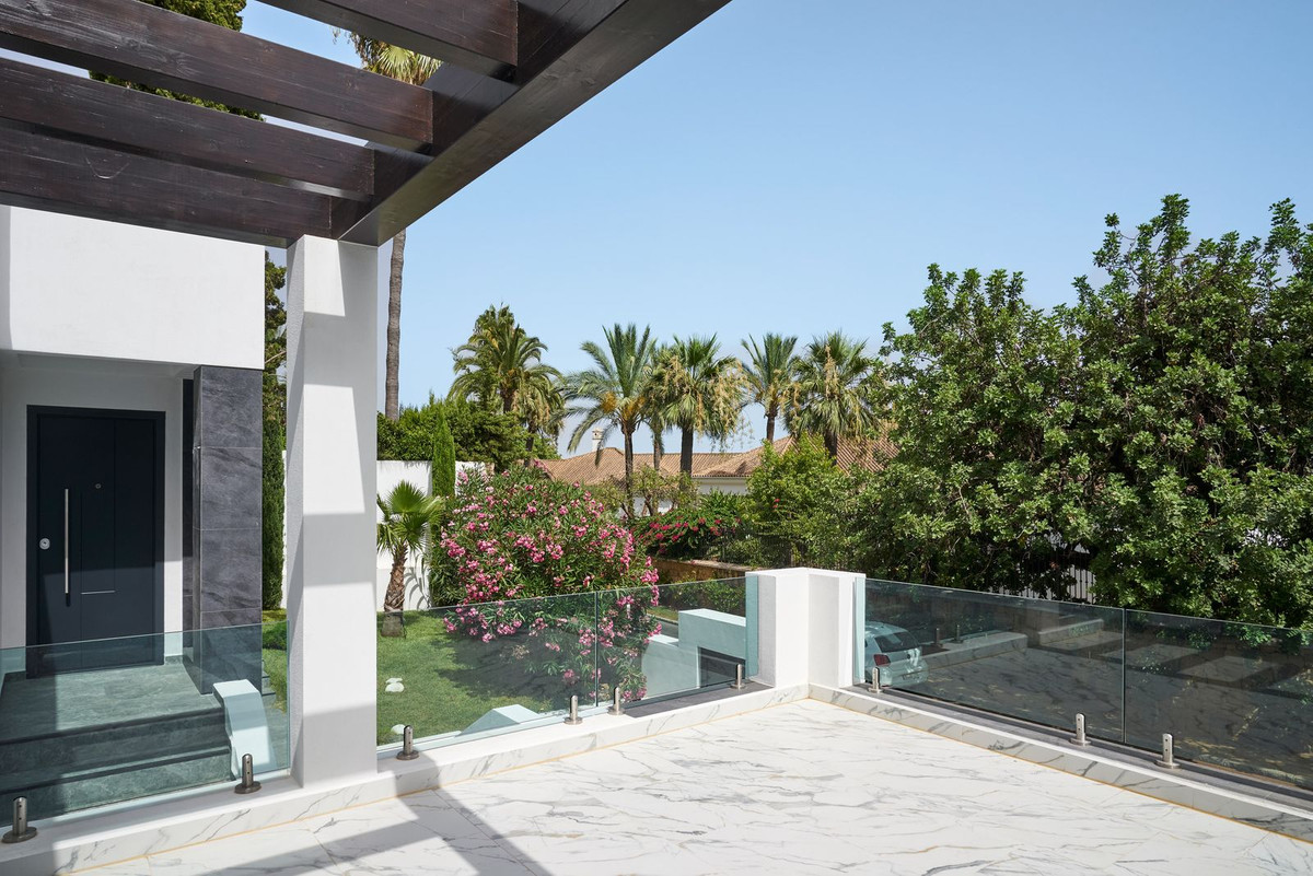 5 Bed Townhouse for sale in Sierra Blanca Costa Del Sol, Málaga, Spain
