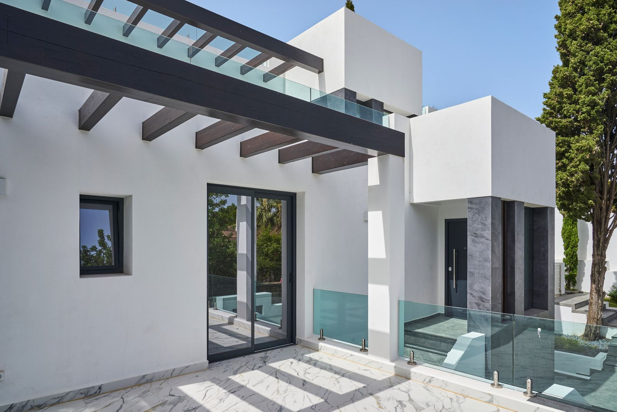 5 Bed Townhouse for sale in Sierra Blanca Costa Del Sol, Málaga, Spain