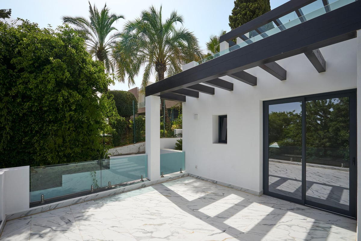 5 Bed Townhouse for sale in Sierra Blanca Costa Del Sol, Málaga, Spain