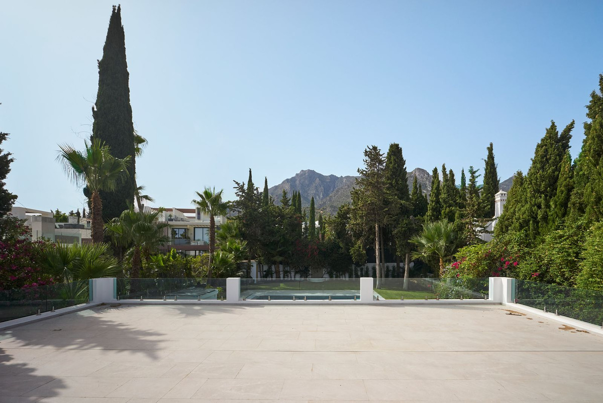 5 Bed Townhouse for sale in Sierra Blanca Costa Del Sol, Málaga, Spain