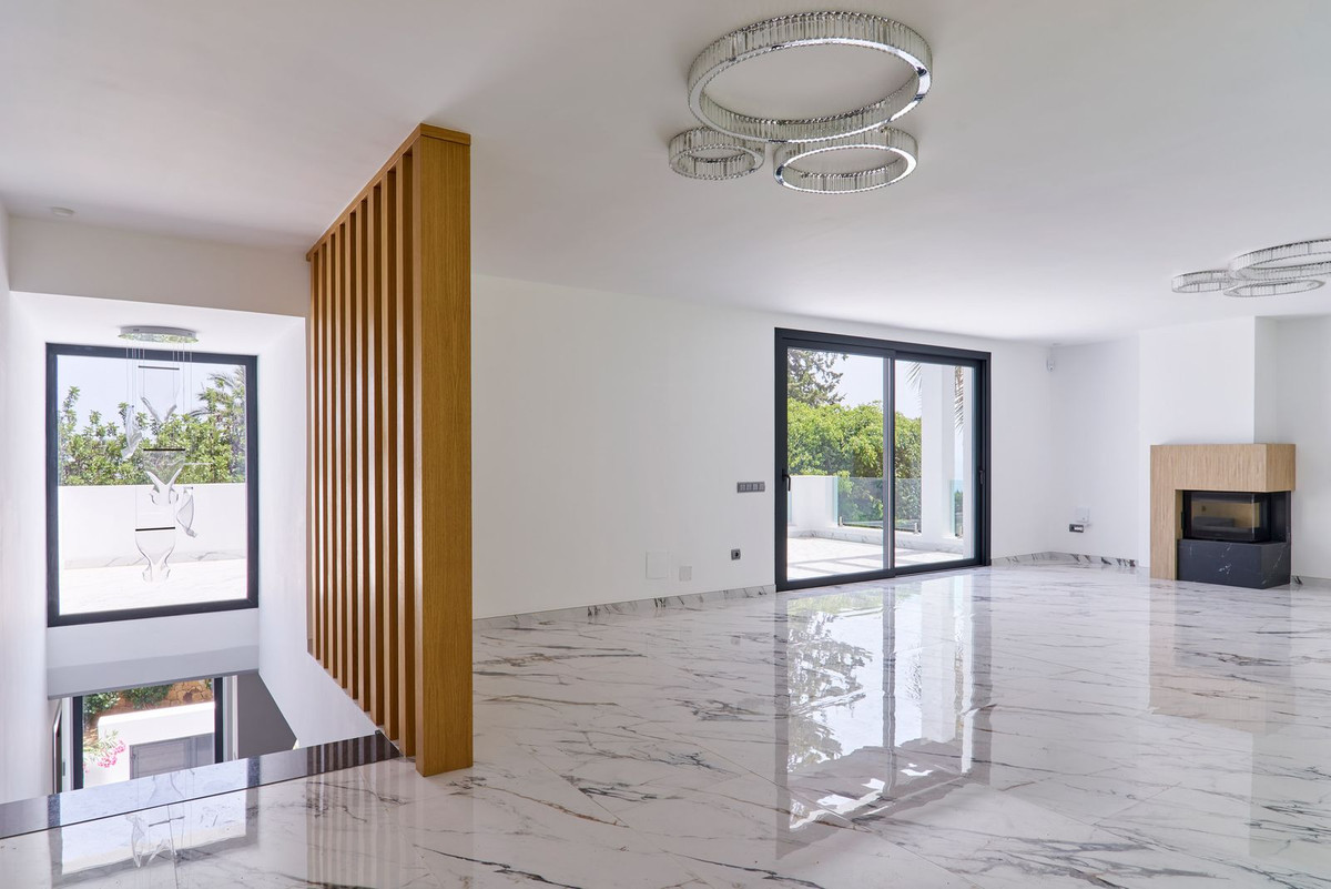 5 Bed Townhouse for sale in Sierra Blanca Costa Del Sol, Málaga, Spain