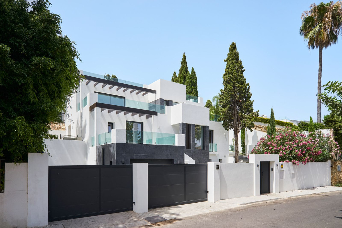 5 Bed Townhouse for sale in Sierra Blanca Costa Del Sol, Málaga, Spain