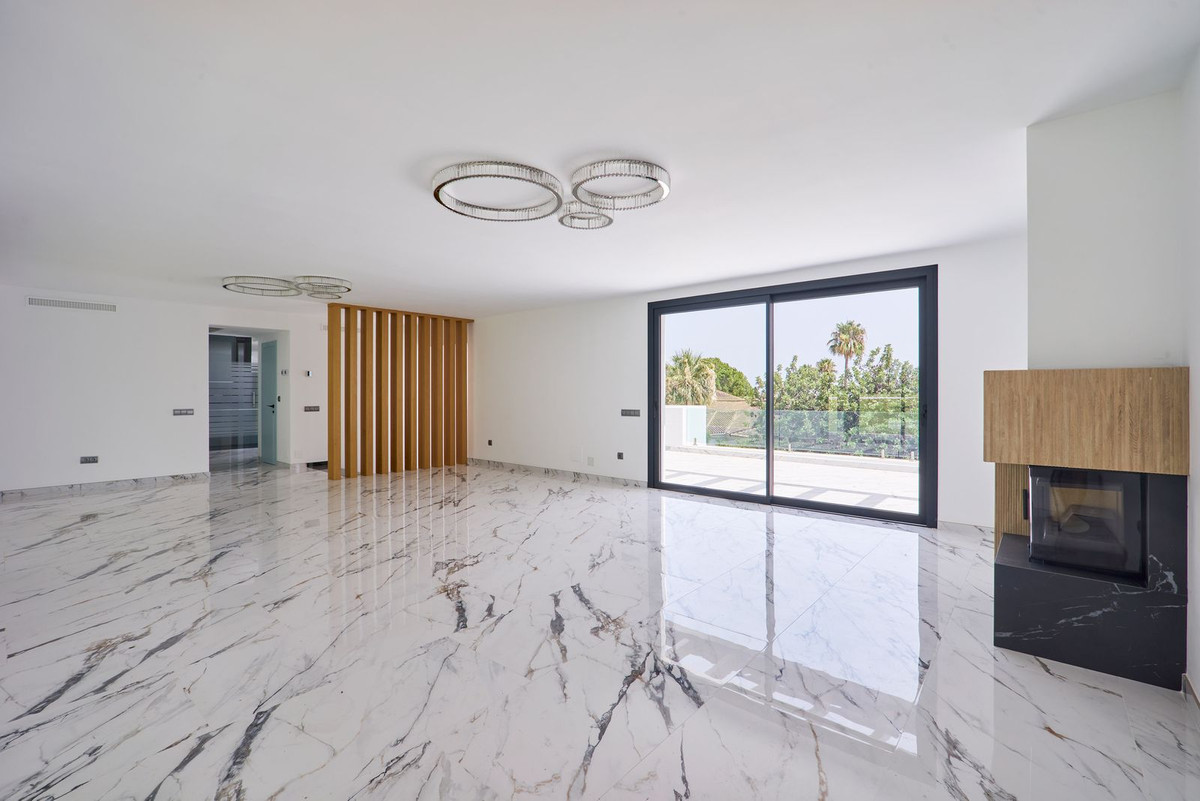 5 Bed Townhouse for sale in Sierra Blanca Costa Del Sol, Málaga, Spain