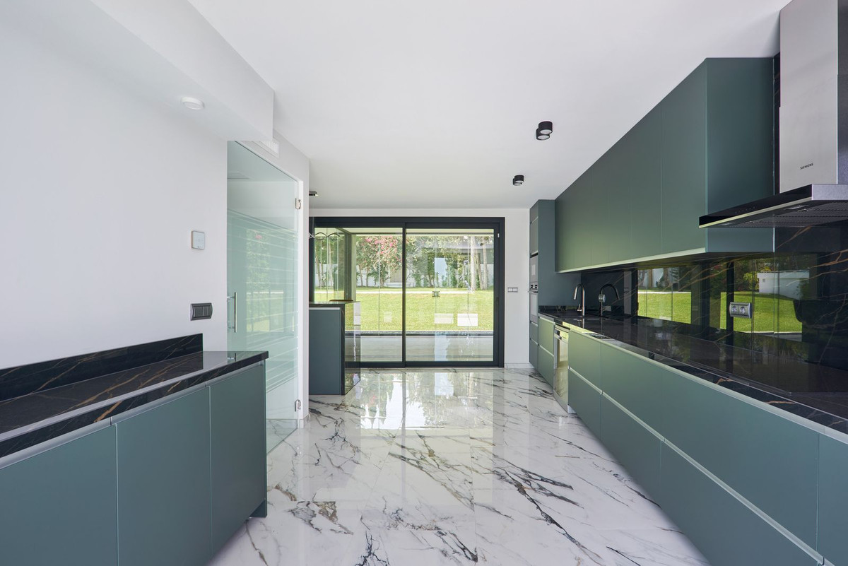 5 Bed Townhouse for sale in Sierra Blanca Costa Del Sol, Málaga, Spain
