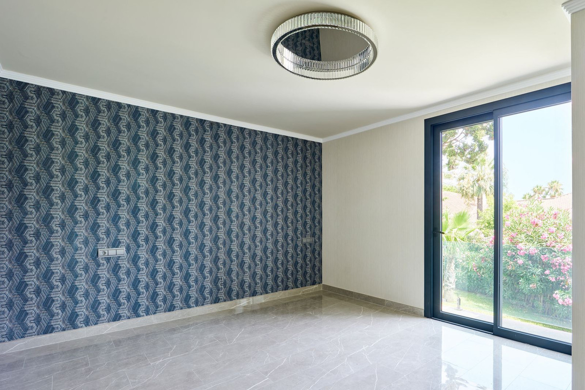5 Bed Townhouse for sale in Sierra Blanca Costa Del Sol, Málaga, Spain