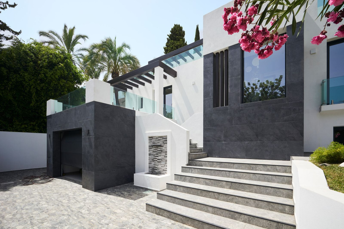 5 Bed Townhouse for sale in Sierra Blanca Costa Del Sol, Málaga, Spain