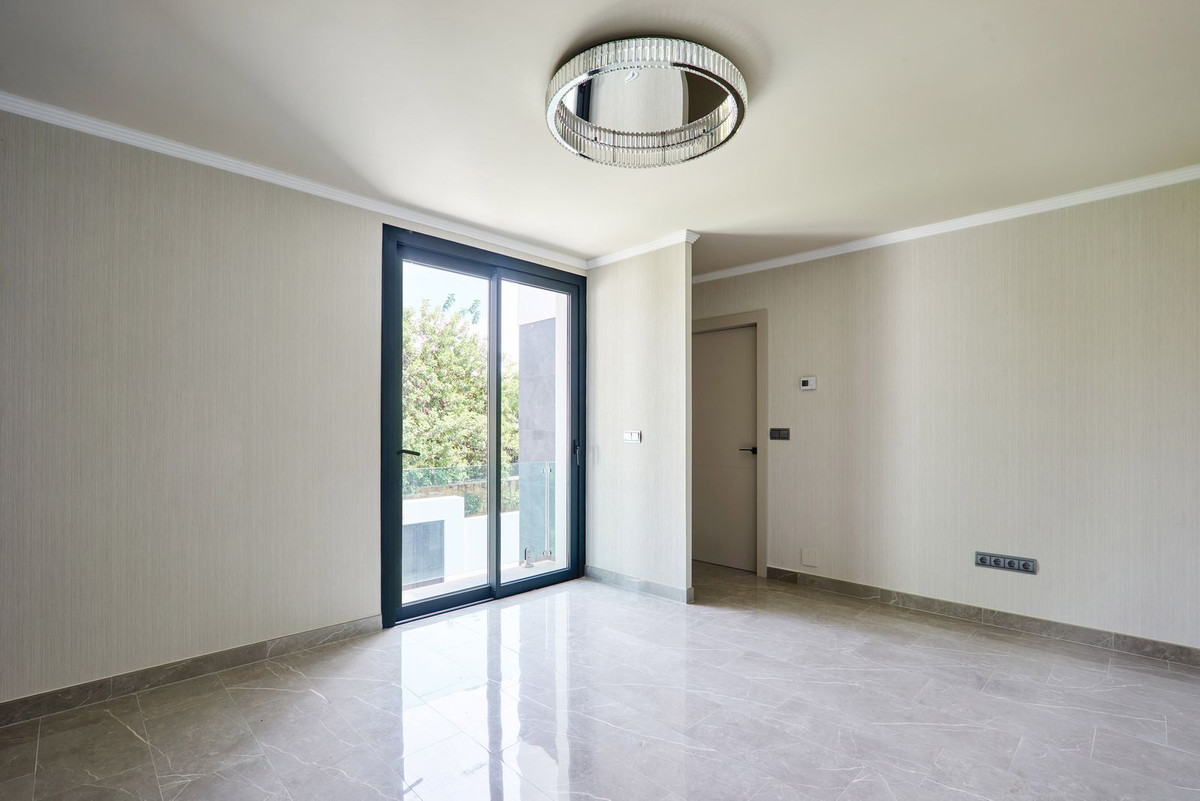 5 Bed Townhouse for sale in Sierra Blanca Costa Del Sol, Málaga, Spain