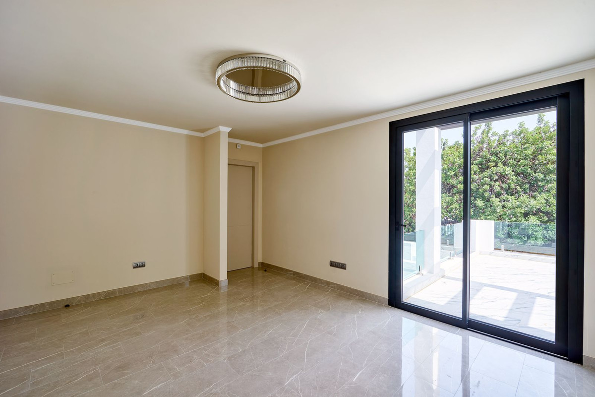 5 Bed Townhouse for sale in Sierra Blanca Costa Del Sol, Málaga, Spain
