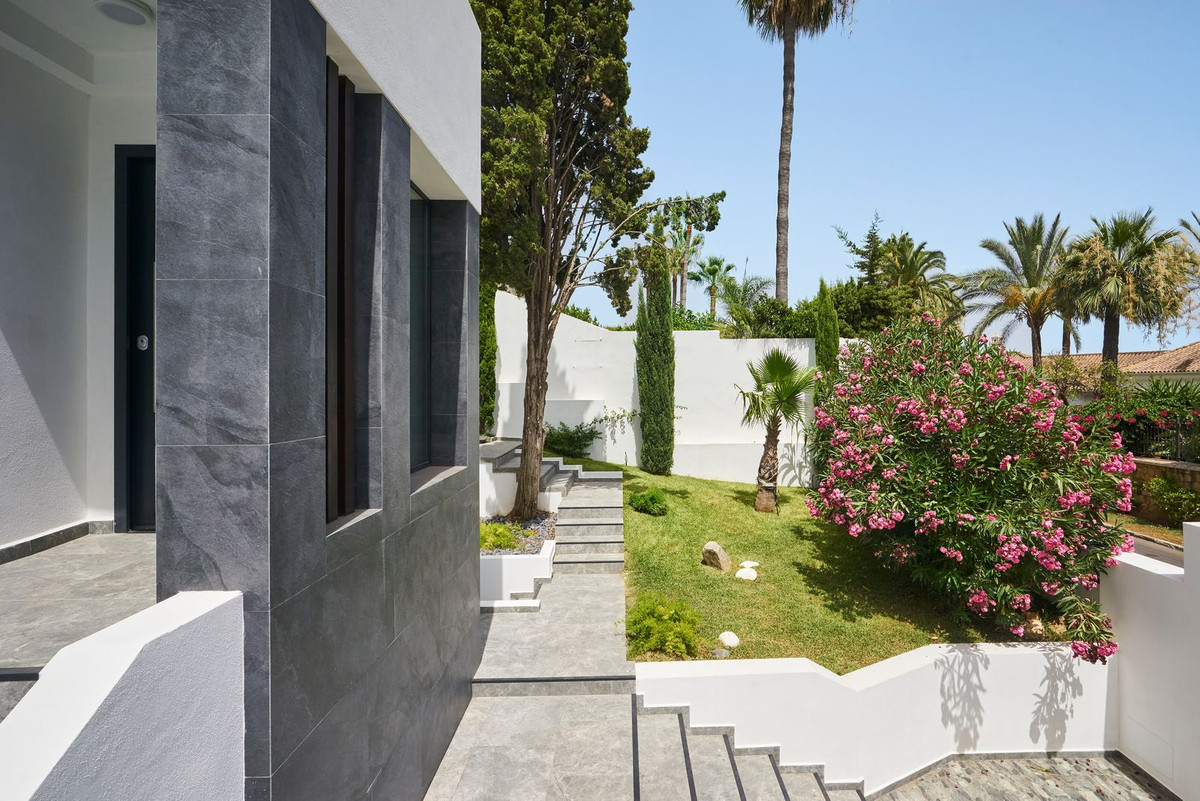 5 Bed Townhouse for sale in Sierra Blanca Costa Del Sol, Málaga, Spain