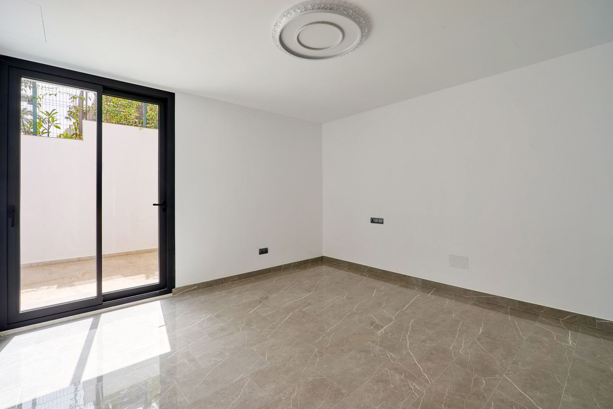 5 Bed Townhouse for sale in Sierra Blanca Costa Del Sol, Málaga, Spain