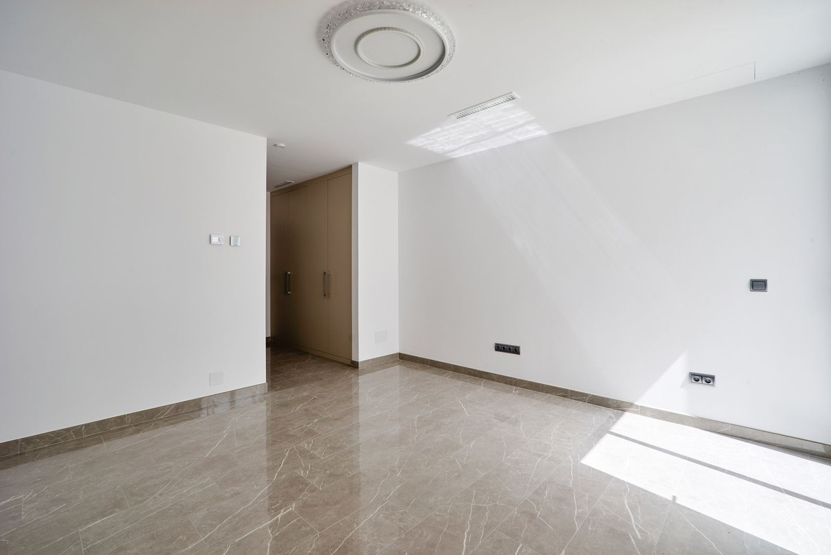 5 Bed Townhouse for sale in Sierra Blanca Costa Del Sol, Málaga, Spain
