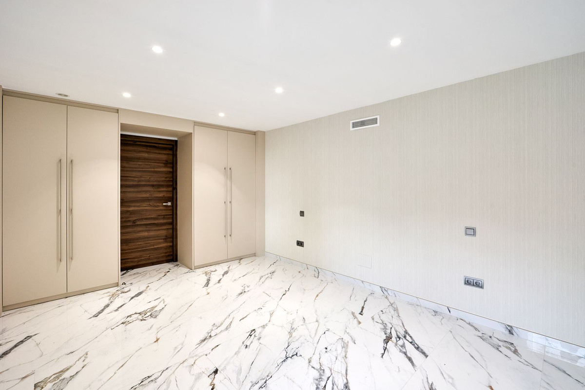5 Bed Townhouse for sale in Sierra Blanca Costa Del Sol, Málaga, Spain