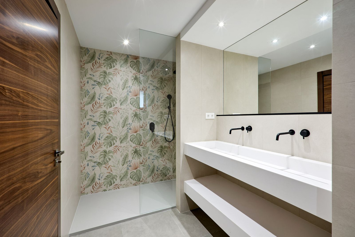 5 Bed Townhouse for sale in Sierra Blanca Costa Del Sol, Málaga, Spain