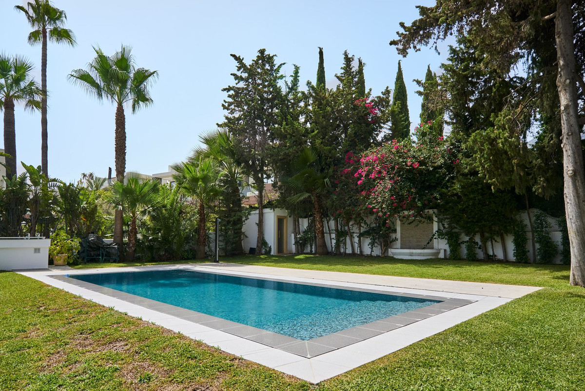 5 Bed Townhouse for sale in Sierra Blanca Costa Del Sol, Málaga, Spain