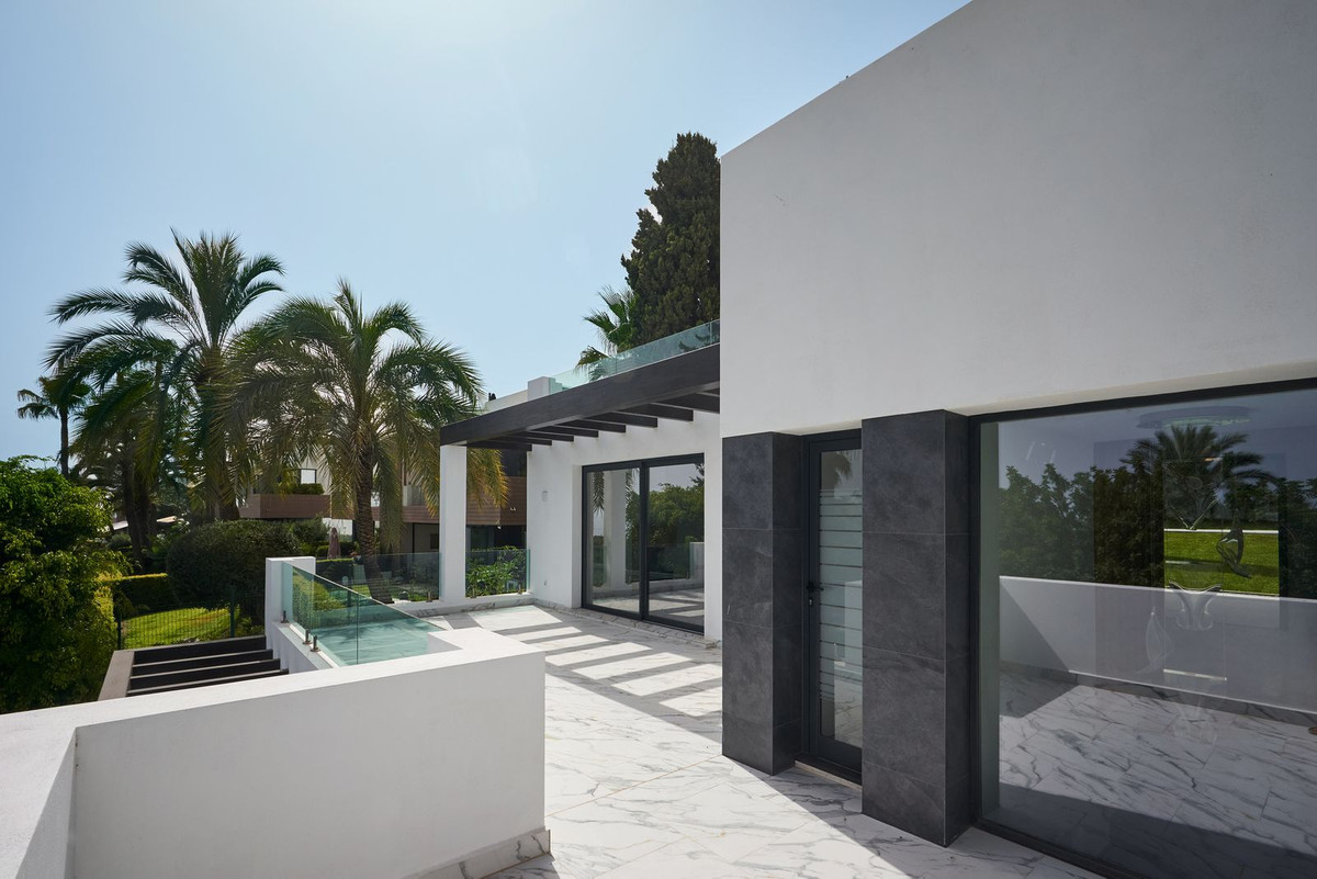 5 Bed Townhouse for sale in Sierra Blanca Costa Del Sol, Málaga, Spain