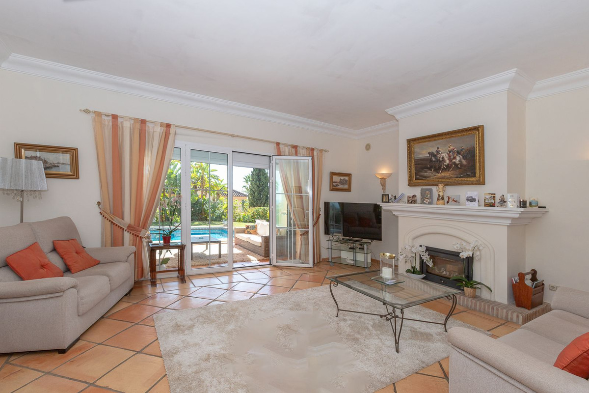 5 Bed Townhouse for sale in Elviria Costa Del Sol, Málaga, Spain