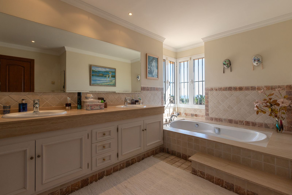 5 Bed Townhouse for sale in Elviria Costa Del Sol, Málaga, Spain