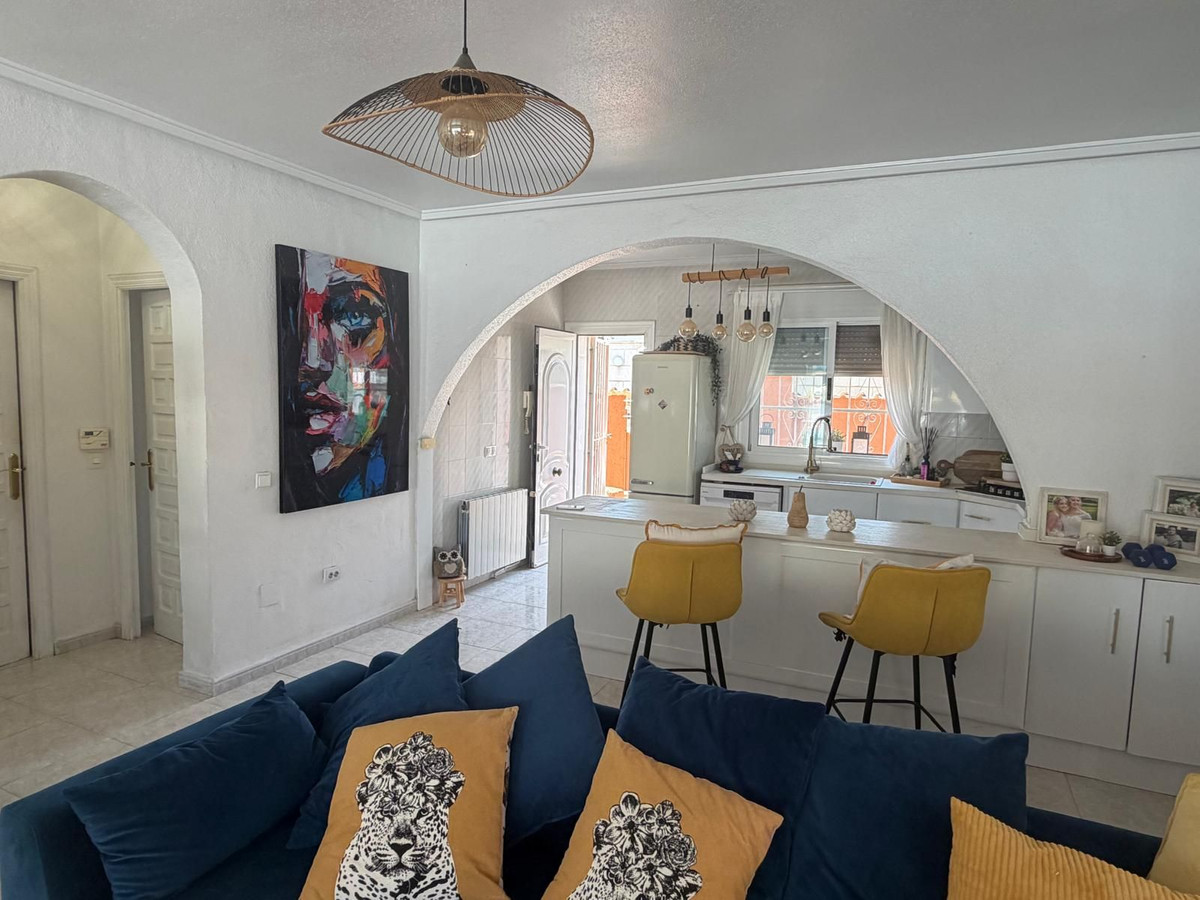 Se vende Villa - Chalet de 4 dormitorios en Costa Blanca, Alicante, España