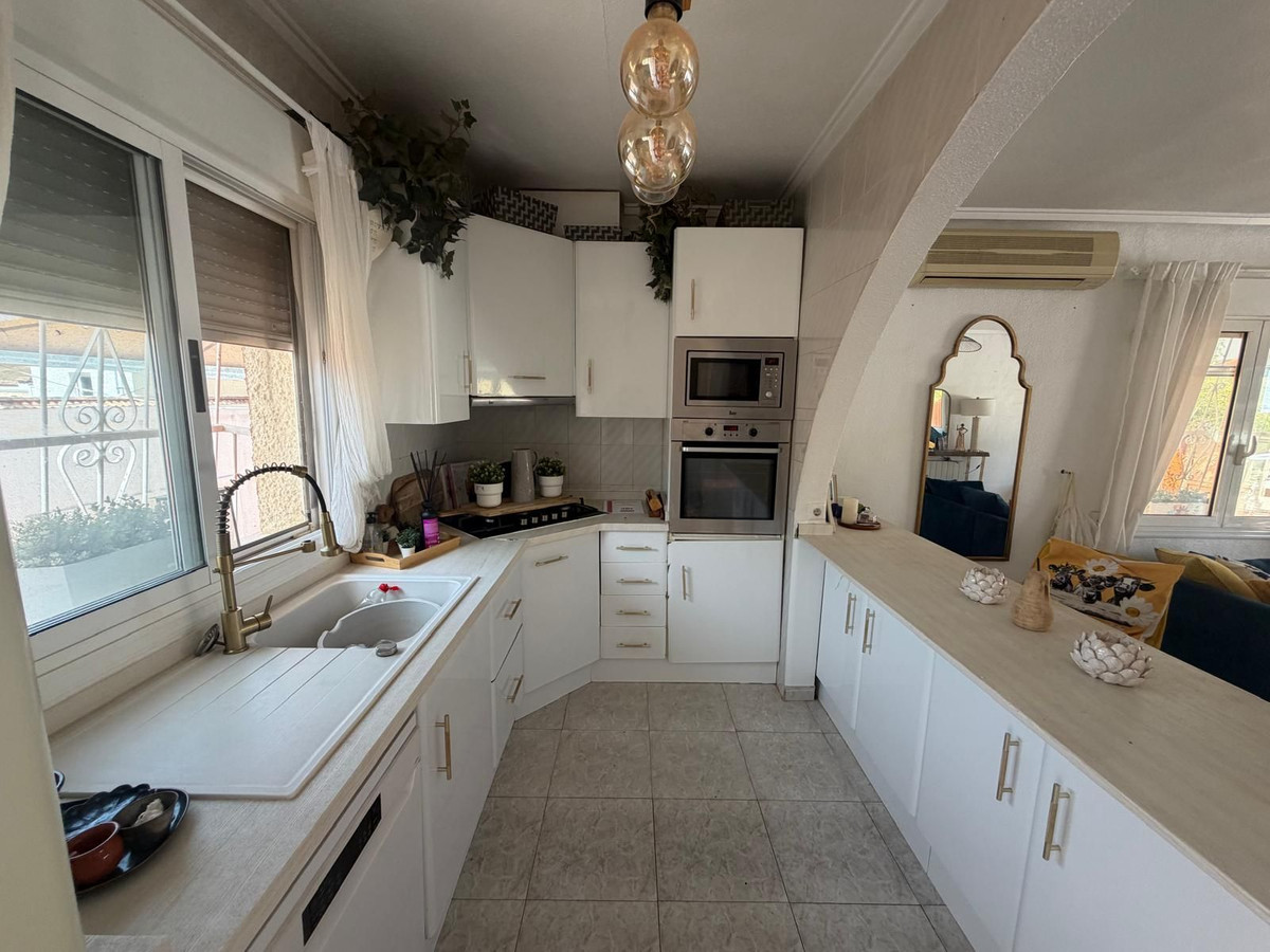 Se vende Villa - Chalet de 4 dormitorios en Costa Blanca, Alicante, España
