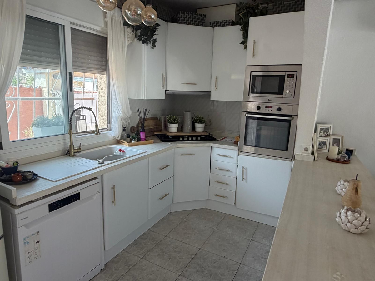 Se vende Villa - Chalet de 4 dormitorios en Costa Blanca, Alicante, España