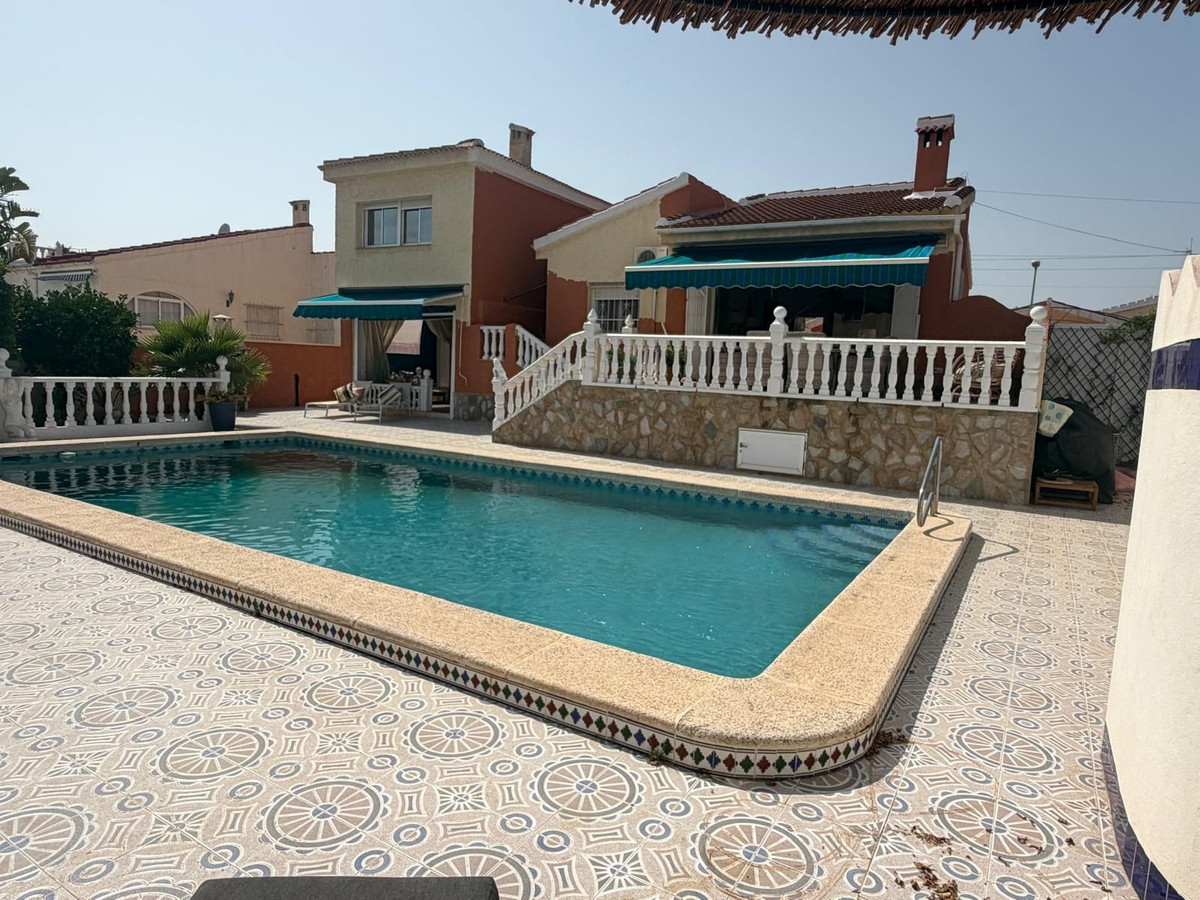 Se vende Villa - Chalet de 4 dormitorios en Costa Blanca, Alicante, España