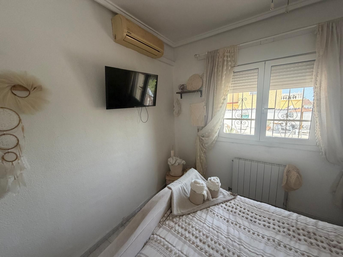 Se vende Villa - Chalet de 4 dormitorios en Costa Blanca, Alicante, España