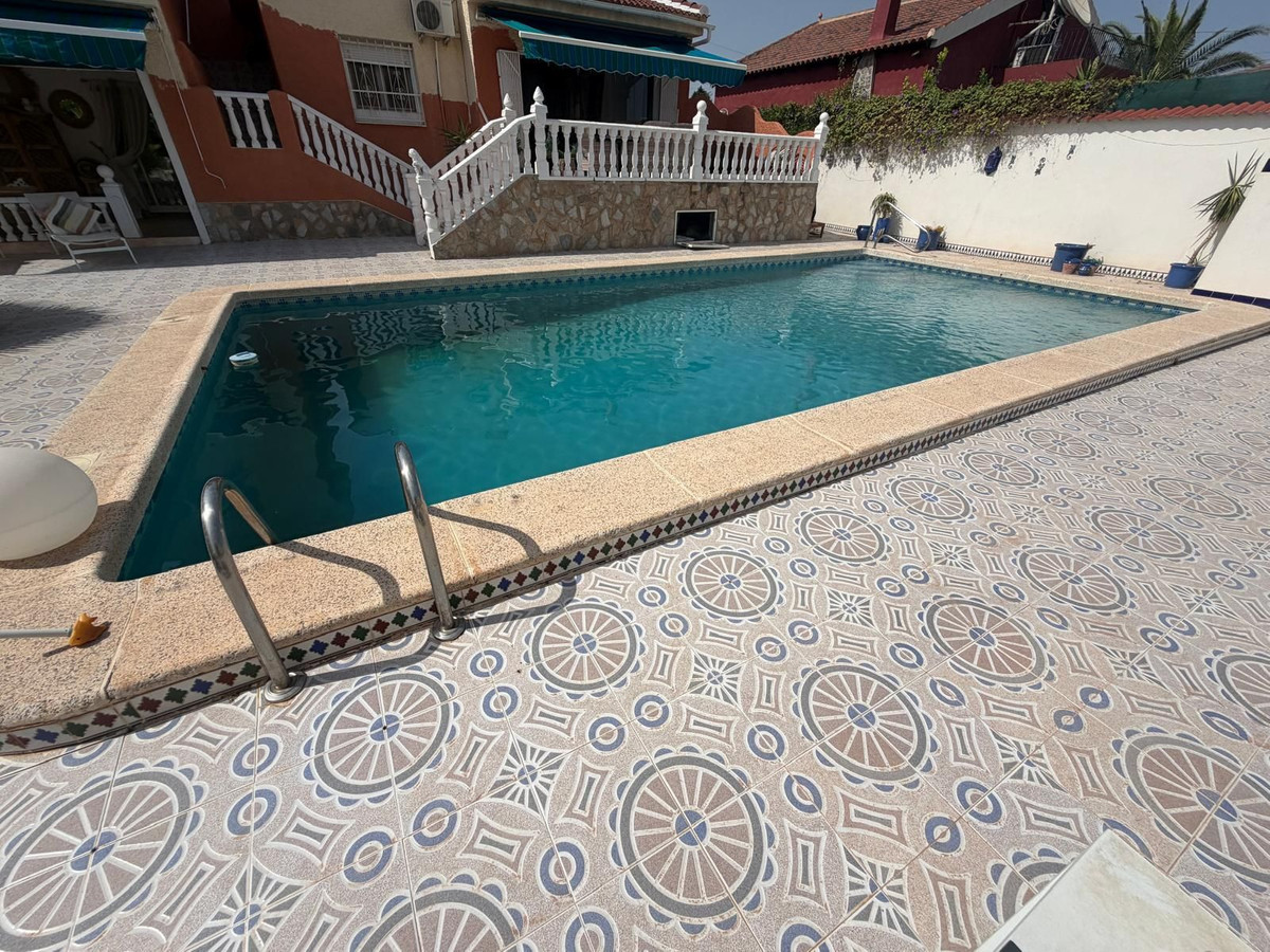 Se vende Villa - Chalet de 4 dormitorios en Costa Blanca, Alicante, España
