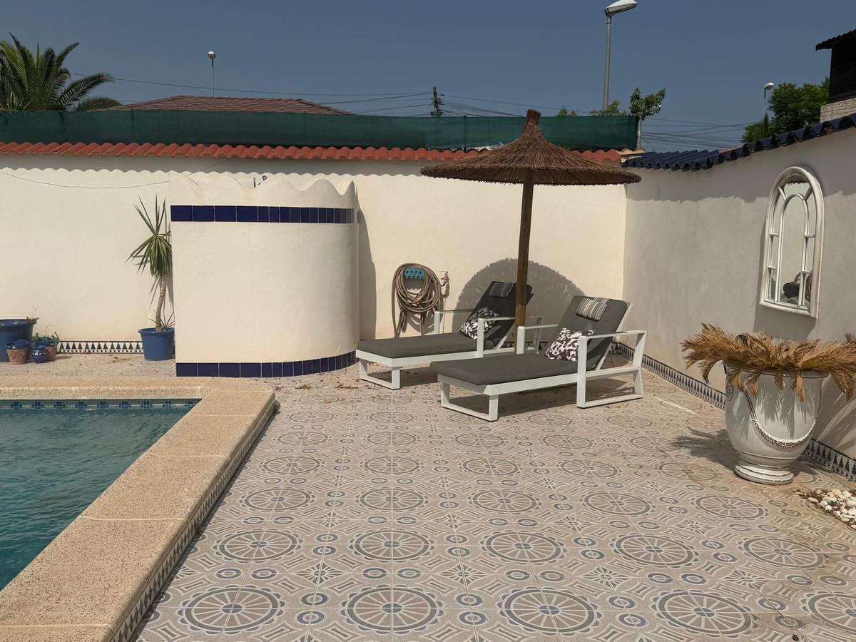Se vende Villa - Chalet de 4 dormitorios en Costa Blanca, Alicante, España