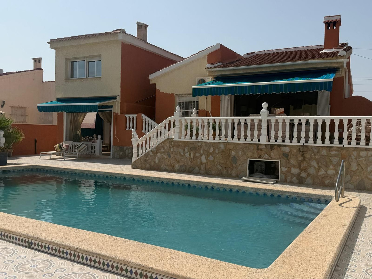 Se vende Villa - Chalet de 4 dormitorios en Costa Blanca, Alicante, España