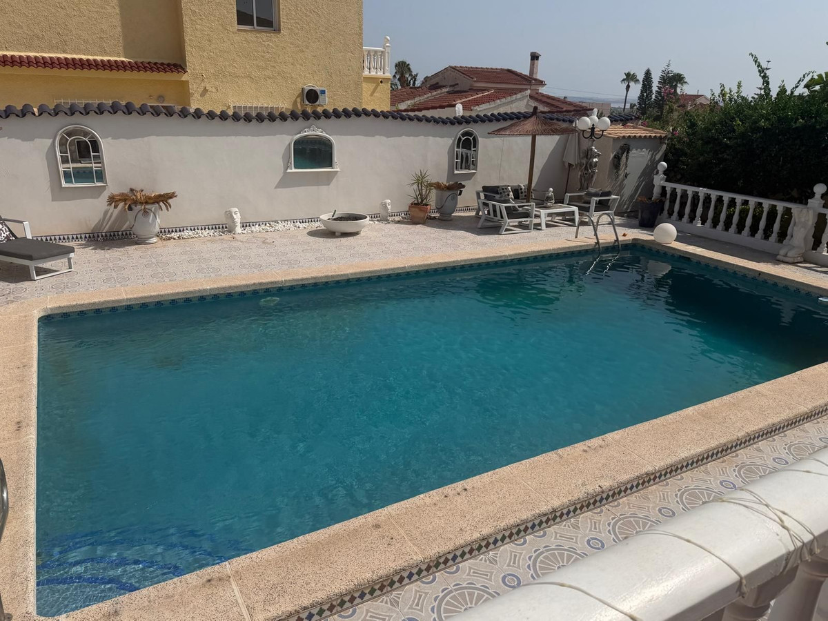 Se vende Villa - Chalet de 4 dormitorios en Costa Blanca, Alicante, España