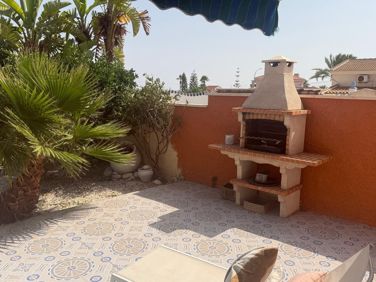 Se vende Villa - Chalet de 4 dormitorios en Costa Blanca, Alicante, España