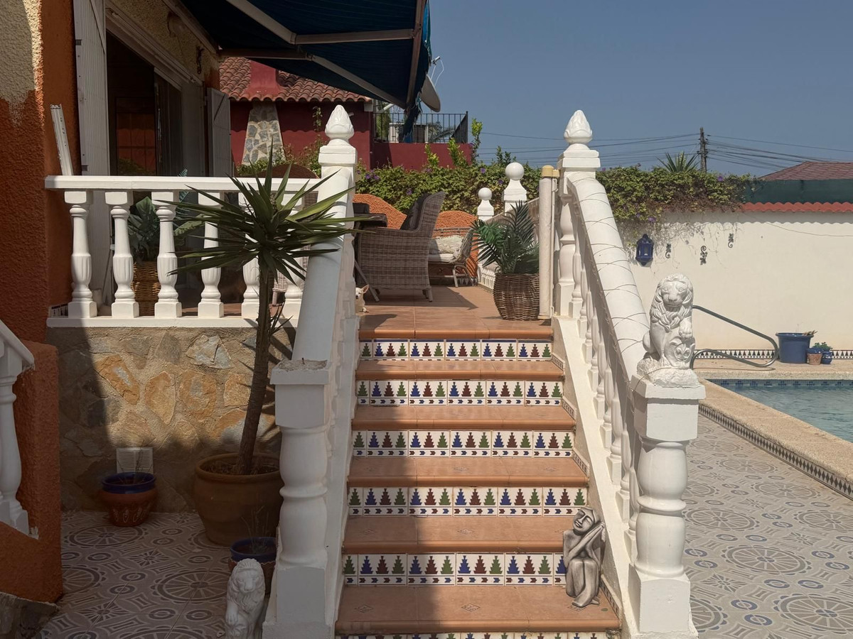 Se vende Villa - Chalet de 4 dormitorios en Costa Blanca, Alicante, España
